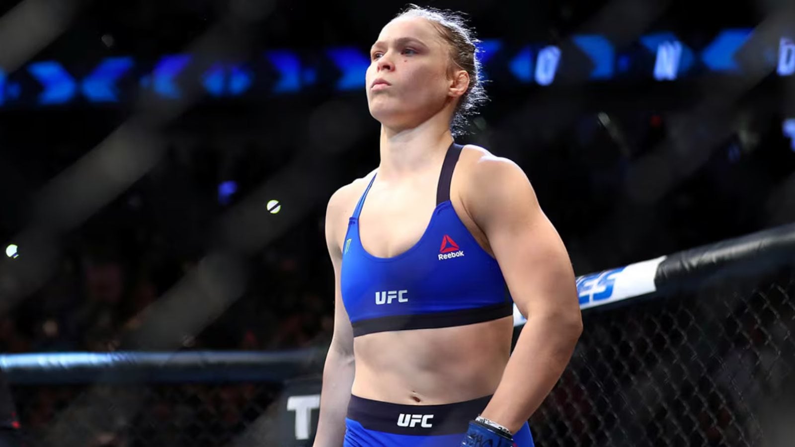 Ronda Rousey disputando una pelea en la UFC