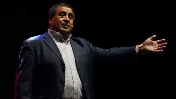 Bajan a Dino Gordillo de evento en Pichilemu