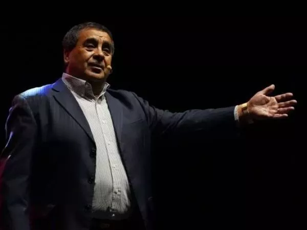 Bajan a Dino Gordillo de evento en Pichilemu