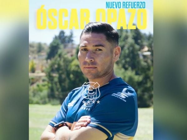 Óscar Opazo siendo presentado como nuevo refuerzo de Everton
