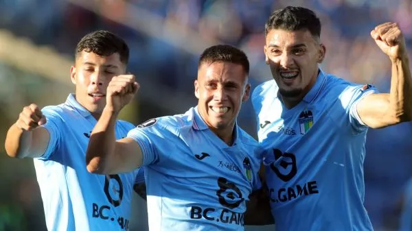 Plantel de O'Higgins celebrando un gol