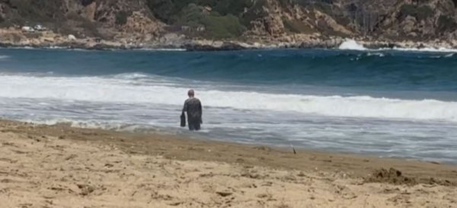 Ciudadanos chinos depredan playa de Quintay sin autorización