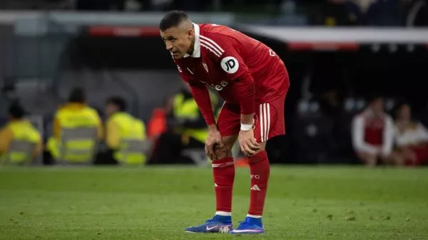 Alexis Sánchez lamentándose en un partido del Sevilla