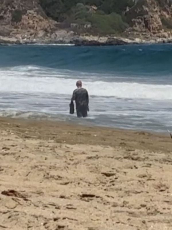 Ciudadanos chinos depredan playa de Quintay sin autorización