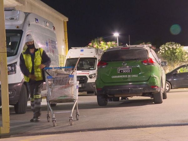 Hombre murió tras ser baleado y abandonado en un carro de supermercado