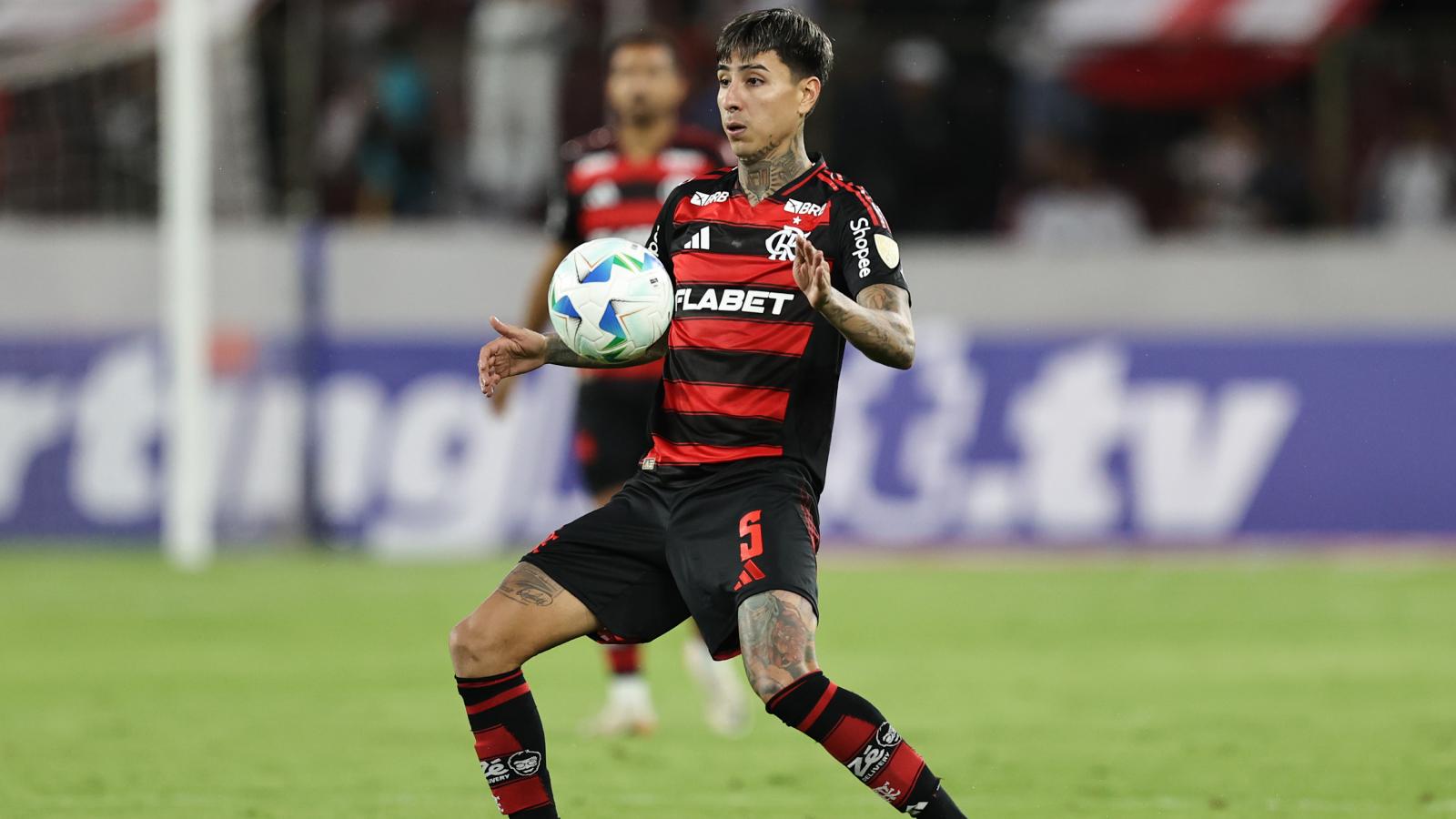 Erick Pulgar jugando por Flamengo
