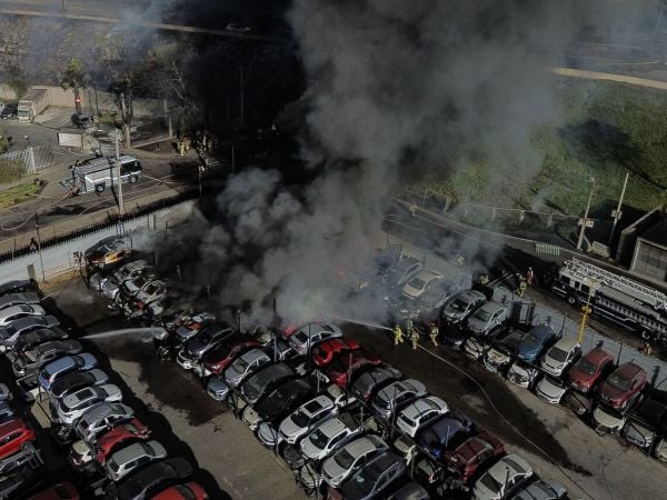 Dramáticas IMÁGENES de EXPLOSIÓN DE CAMIÓN e incendio en Renca