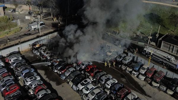 Dramáticas IMÁGENES de EXPLOSIÓN DE CAMIÓN e incendio en Renca