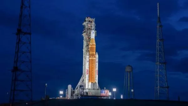 Cohete Artemis II SLS