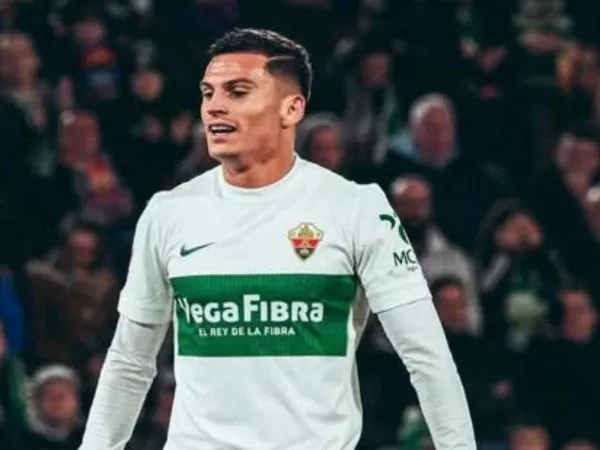 Lucas Cepeda jugando por el Elche ante el Barcelona