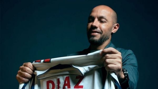 Marcelo Díaz jugando por la Universidad de Chile