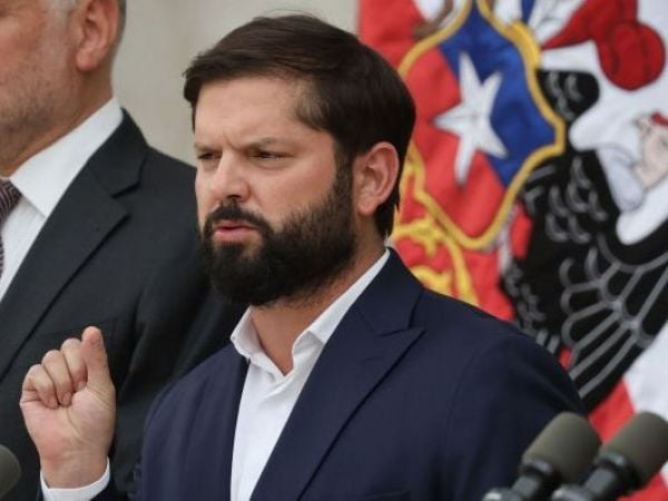 recovan visa a funcionarios gobierno chileno