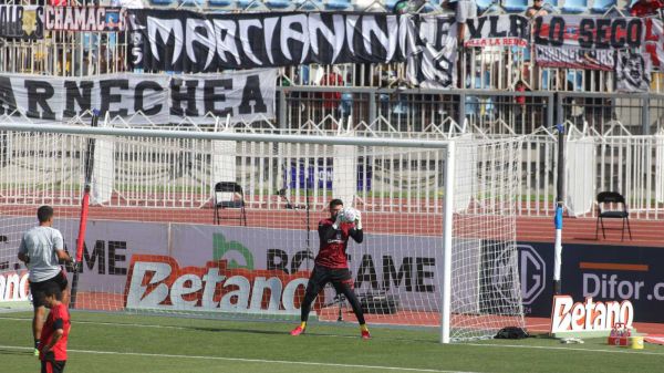 Lienzos en el calentamiento de Colo Colo previo al partido ante O'Higgins
