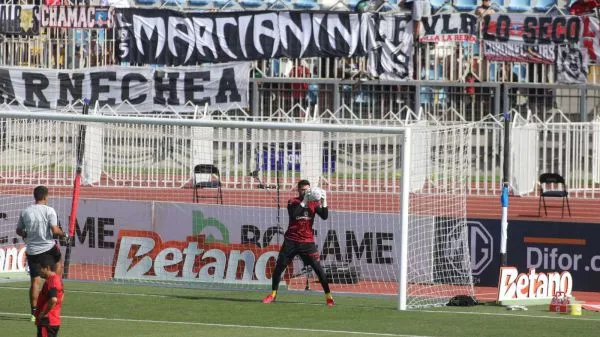 Lienzos en el calentamiento de Colo Colo previo al partido ante O'Higgins