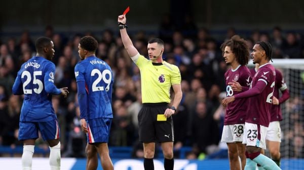 Wesley Fofana siendo expulsado ante Burnley