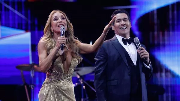 Karen Doggenweiler y Rafael Araneda animando el Festival de Viña 2026