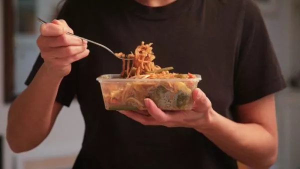 Comida en envase plástico