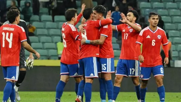 Plantel de la Selección Chilena celebrando un gol