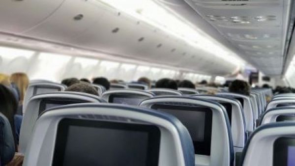 Este es el peor asiento en un avión si quieres cuidar tu piel