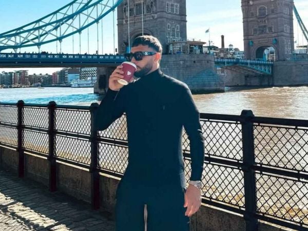 Valentín Castellanos en Inglaterra