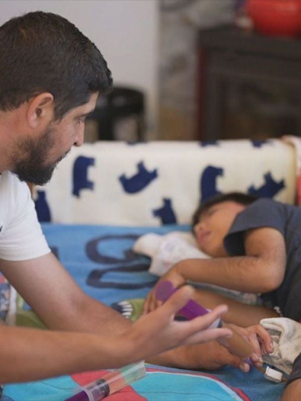 Hombres cuidadores, minoría en un rol feminizado