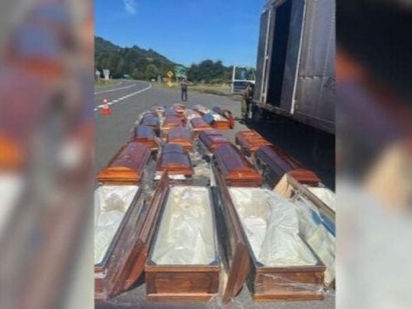 Encuentran ataúdes con marihuana.