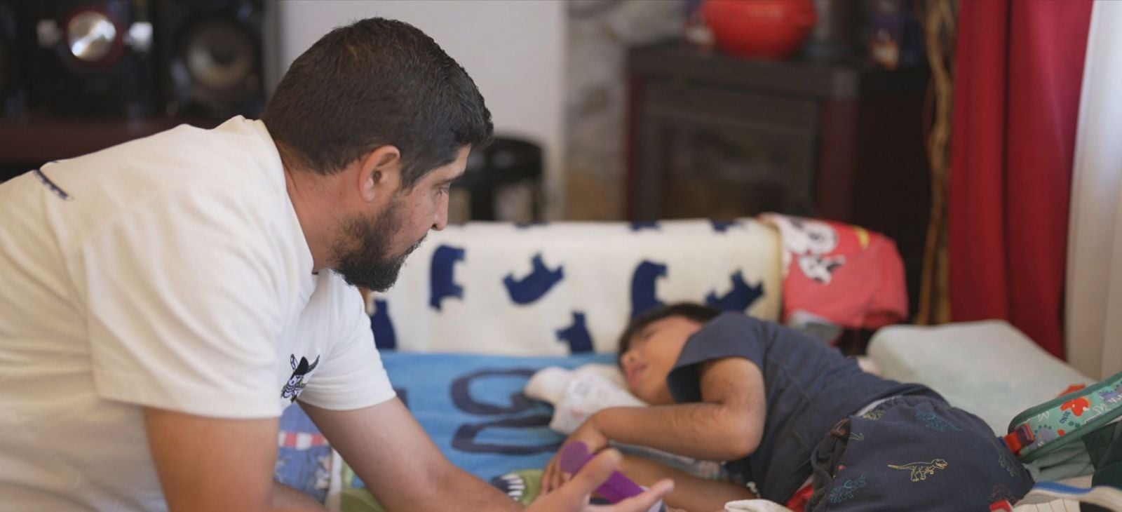 Hombres cuidadores, minoría en un rol feminizado