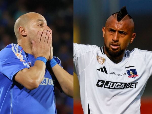 Javier Altamirano disputando un balón con Claudio Aquino