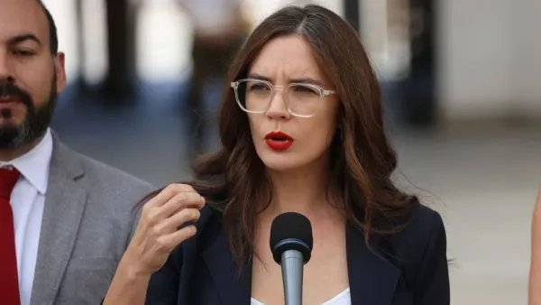 Camila Vallejo por cable submarino