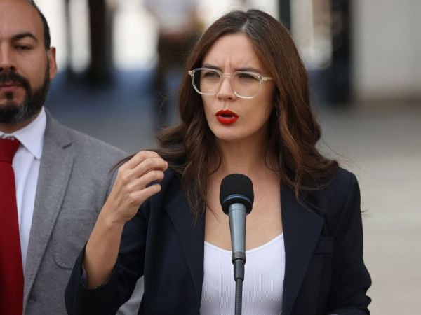 Camila Vallejo por cable submarino