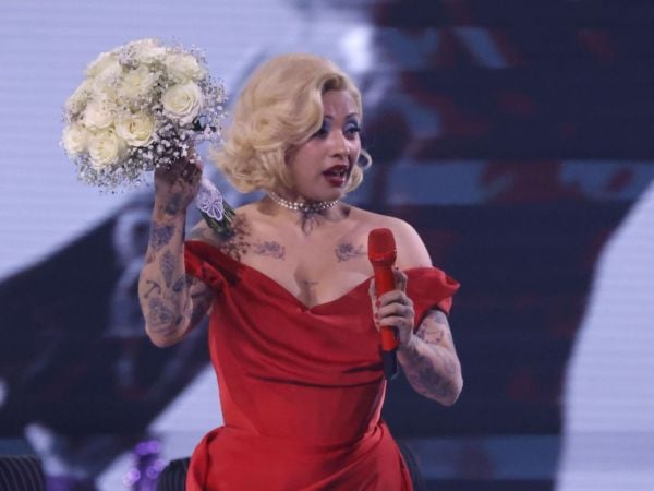 Emotiva doble propuesta de matrimonio en show de Mon Laferte en Viña del Mar 2026