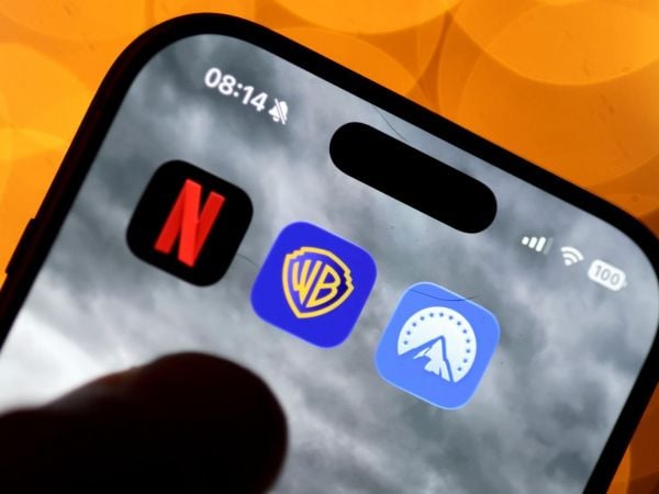 Teléfono con aplicación de Netflix, Warner Bros y Paramount