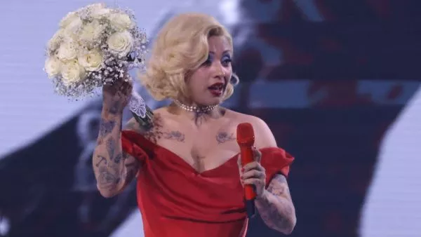 Emotiva doble propuesta de matrimonio en show de Mon Laferte en Viña del Mar 2026