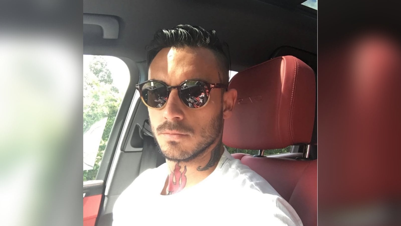 Mauricio Pinilla tomándose una selfie