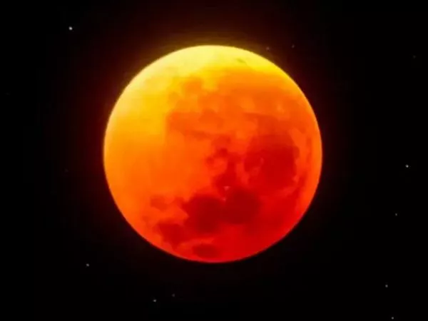 El eclipse lunar total teñirá la Luna de rojo cobrizo durante una hora