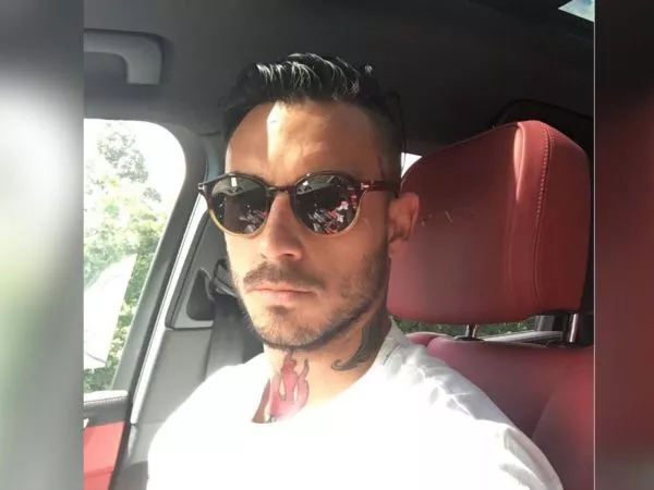 Mauricio Pinilla tomándose una selfie