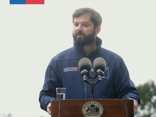 Boric inicia año escolar desde Juan Fernández y recuerda a víctimas del 27F