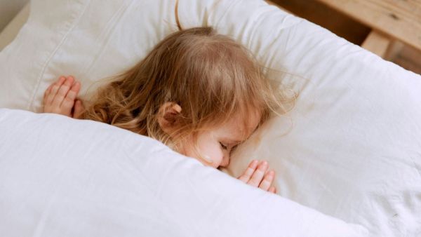 ISP emite alerta por aumento de consumo de melatonina en niños. Foto referencial.