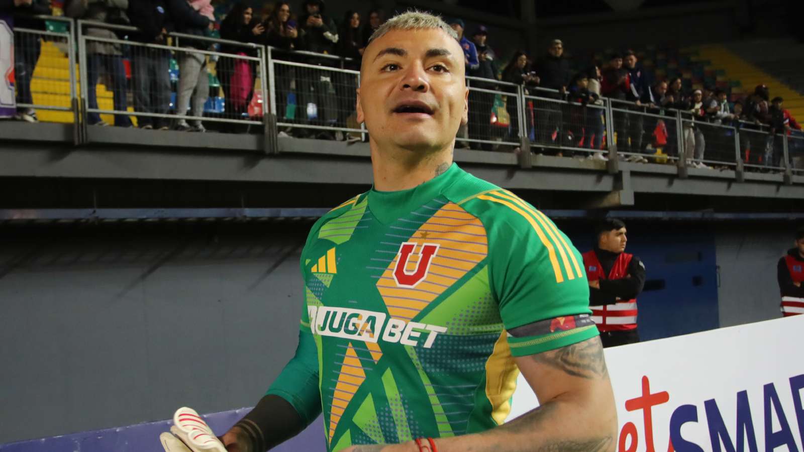 Cristóbal Campos jugando un partido a beneficio