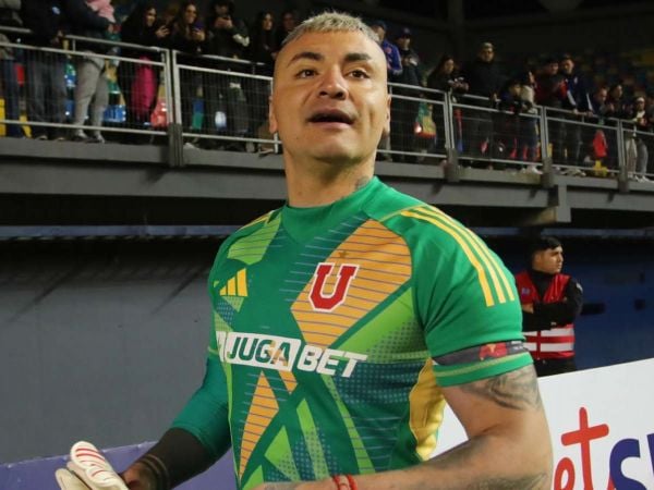 Cristóbal Campos jugando un partido a beneficio