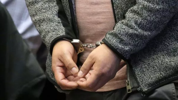 Esposado. Foto referencial.