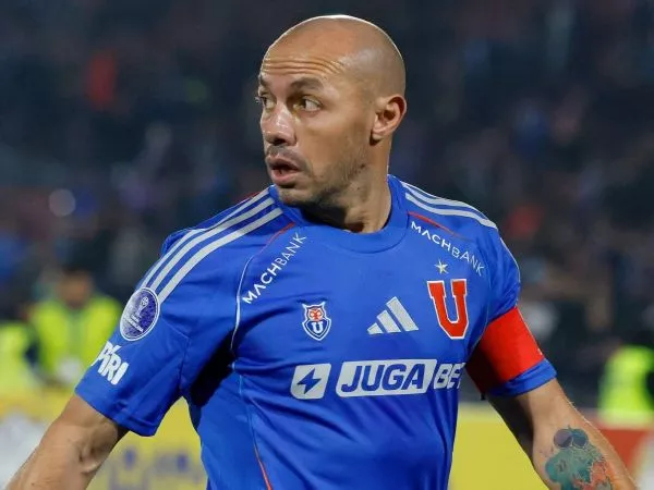 Marcelo Díaz jugando por la Universidad de Chile
