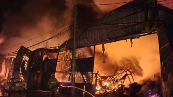 Incendio en Zona Franca de Iquique.