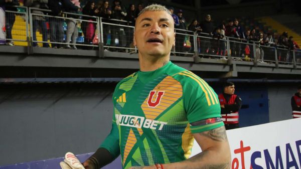 Cristóbal Campos jugando un partido a beneficio