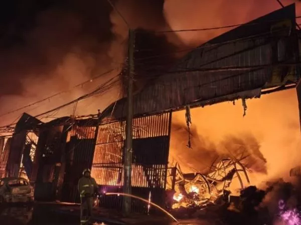 Incendio en Zona Franca de Iquique.