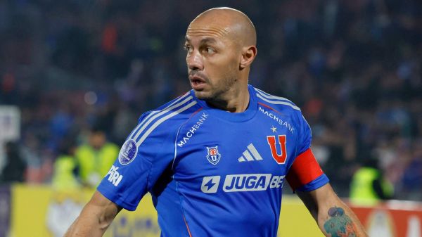 Marcelo Díaz jugando por la Universidad de Chile