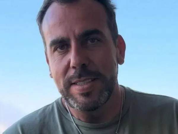 Francisco Kaminski posando