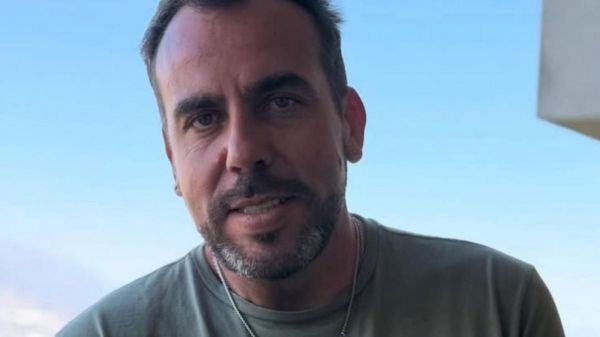 Francisco Kaminski posando