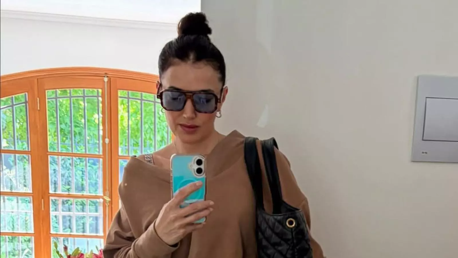 Yamila Reyna posando