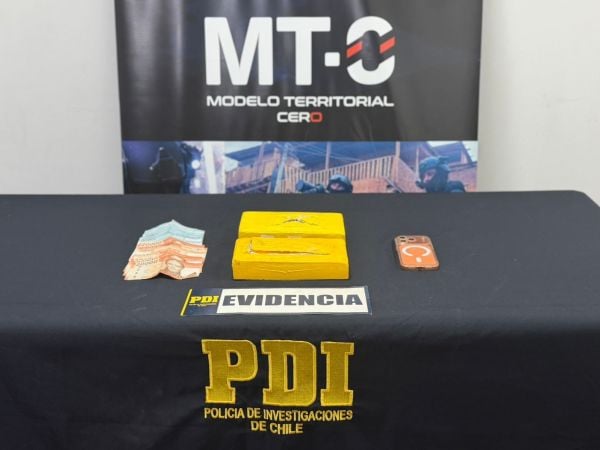 Avaluada en $42 millones: PDI incauta cocaína en Santiago y detiene a dos personas